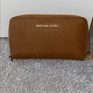 Michael kors brown wallet